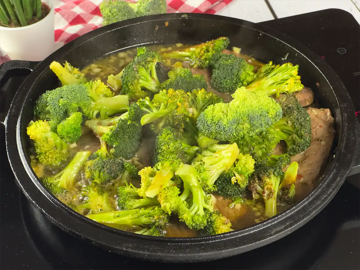 Preparation of keto beef and broccoli recipe.