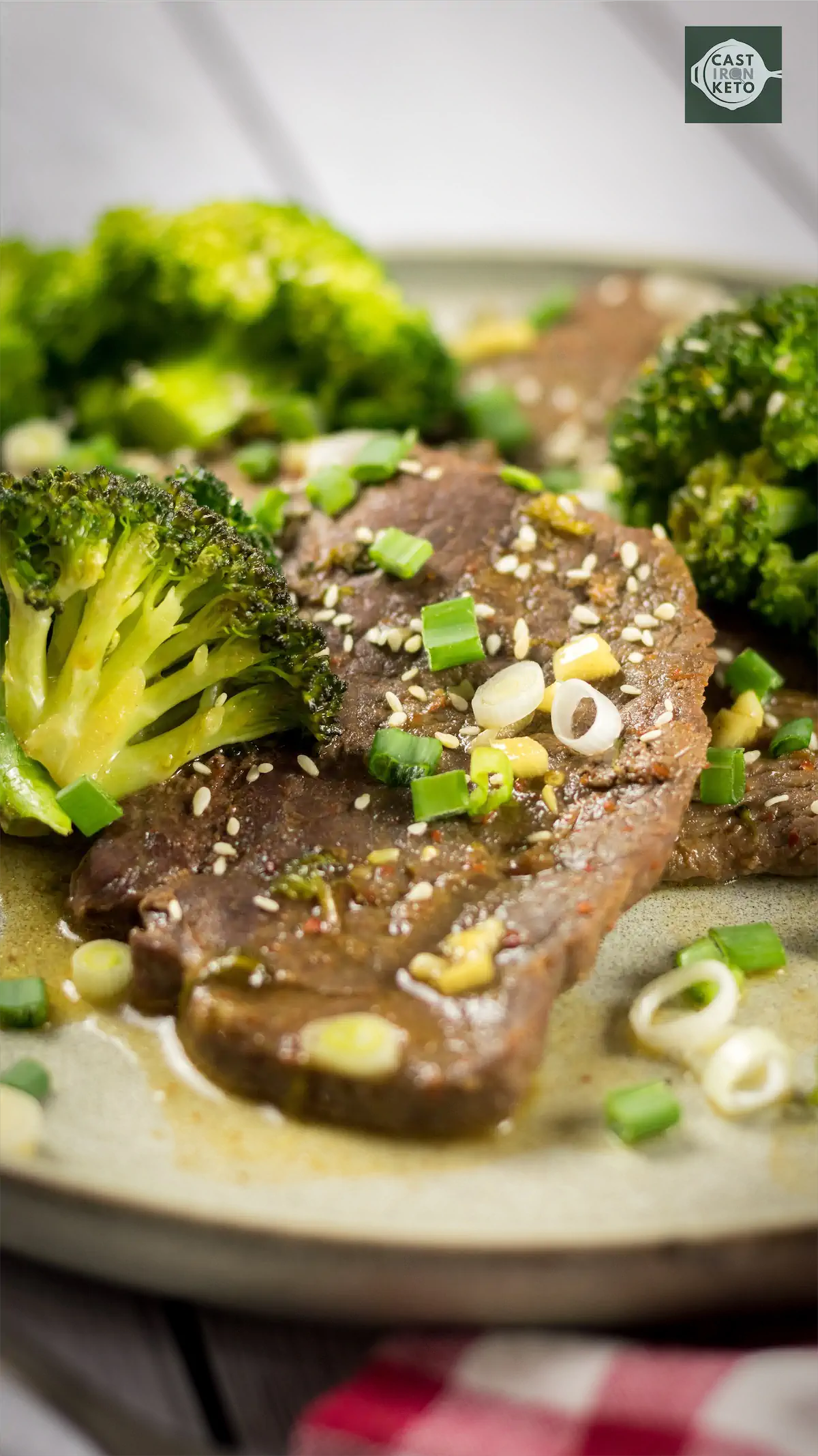 Low-carb beef and broccoli meal.