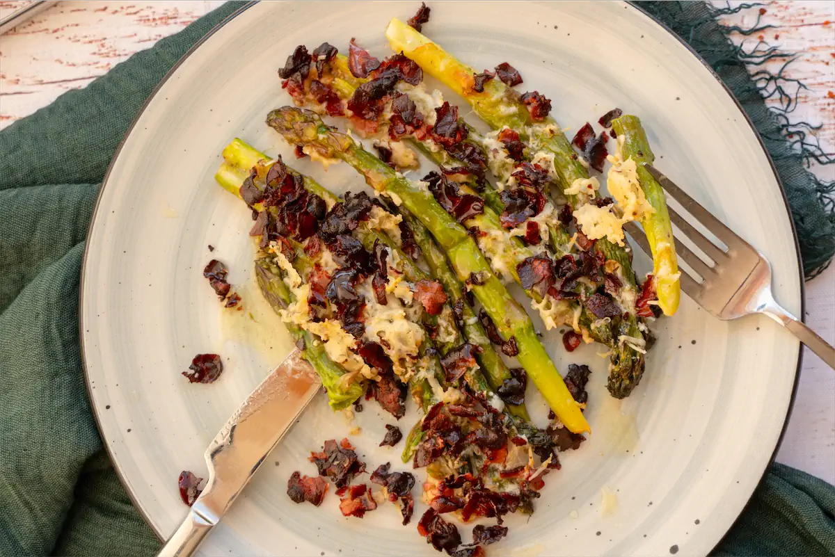Keto asparagus dish with parmesan cheese and bacon.