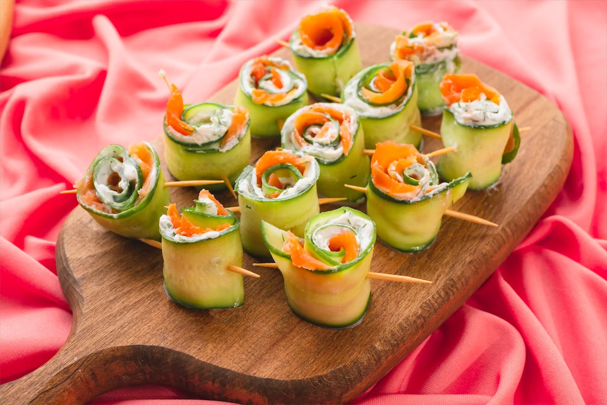 Keto appetizer recipe made from cucumber and salmon.