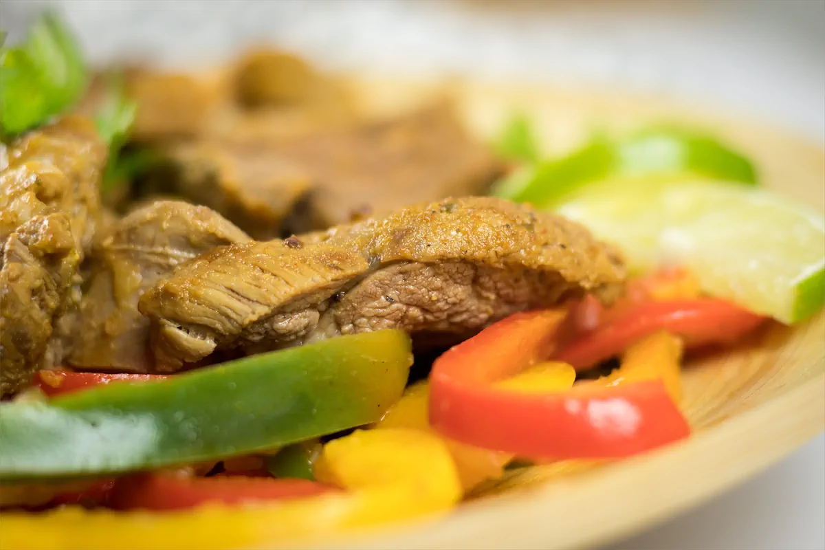 Keto steak recipe with bell peppers.