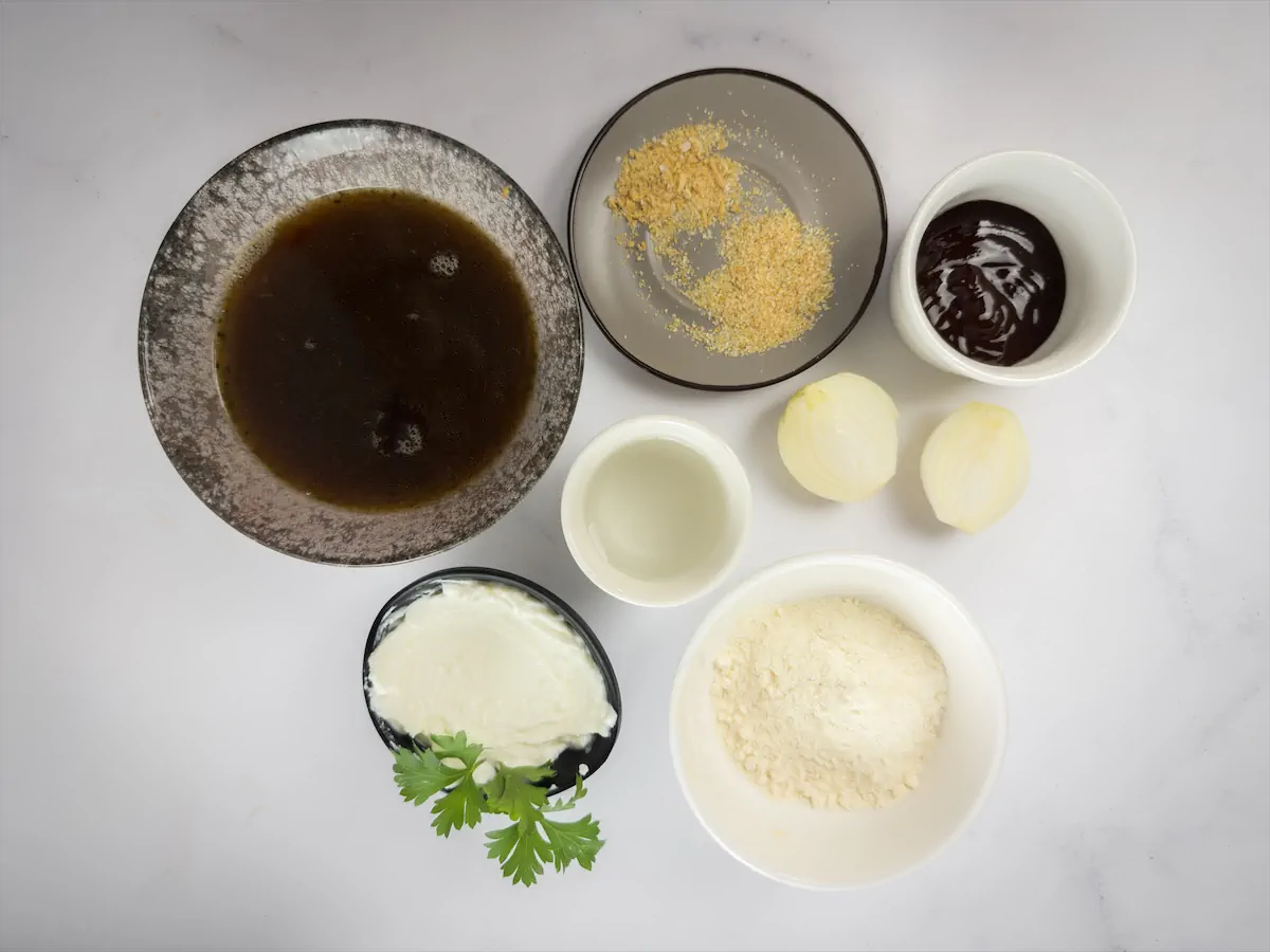 Ingredients to prepare gravy.
