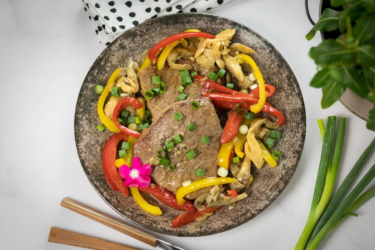 Keto Pork Steak Recipe with Oyster Mushrooms and Peppers 🥩