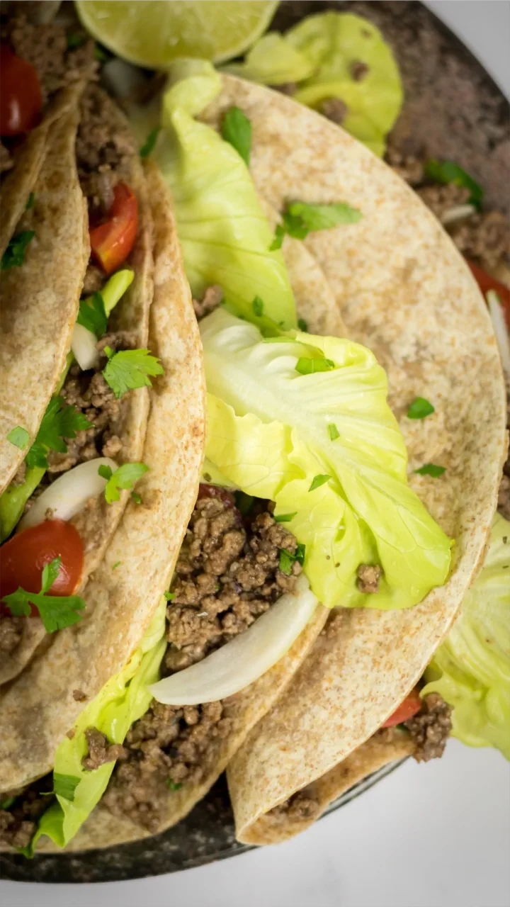 Tacos served with tortillas.