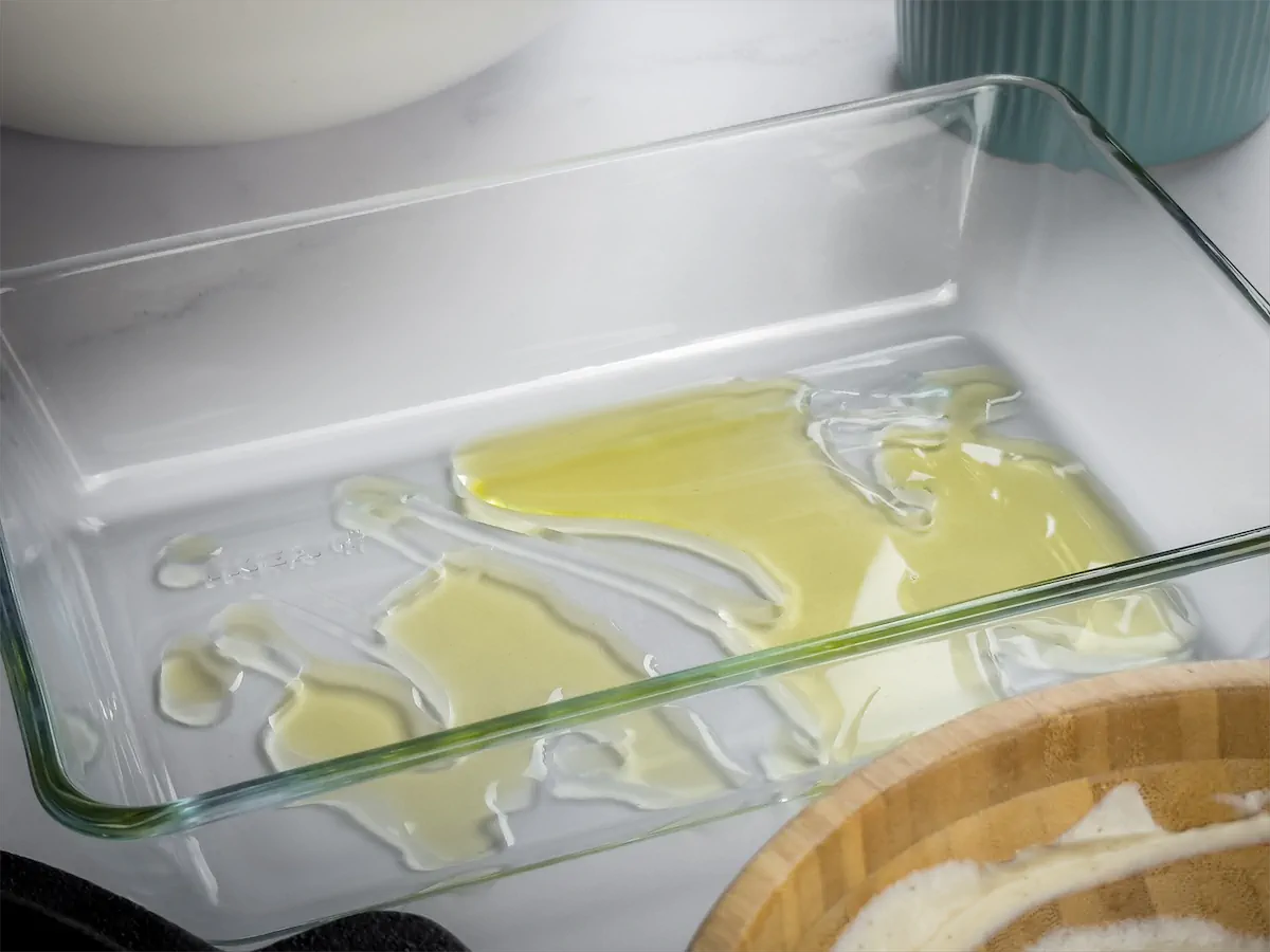 Baking dish greased with olive oil.