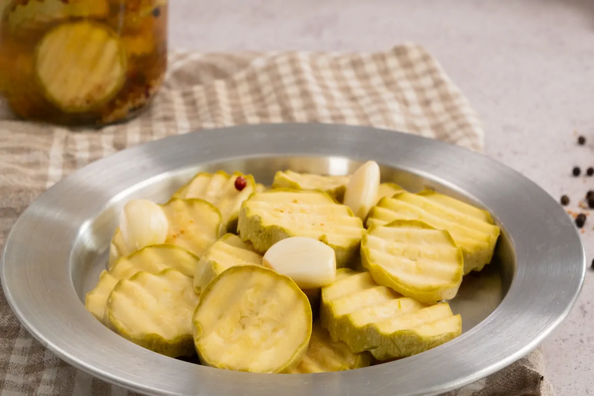 Quick Pickled Zucchini Recipe (Keto & Low Carb) 🥒