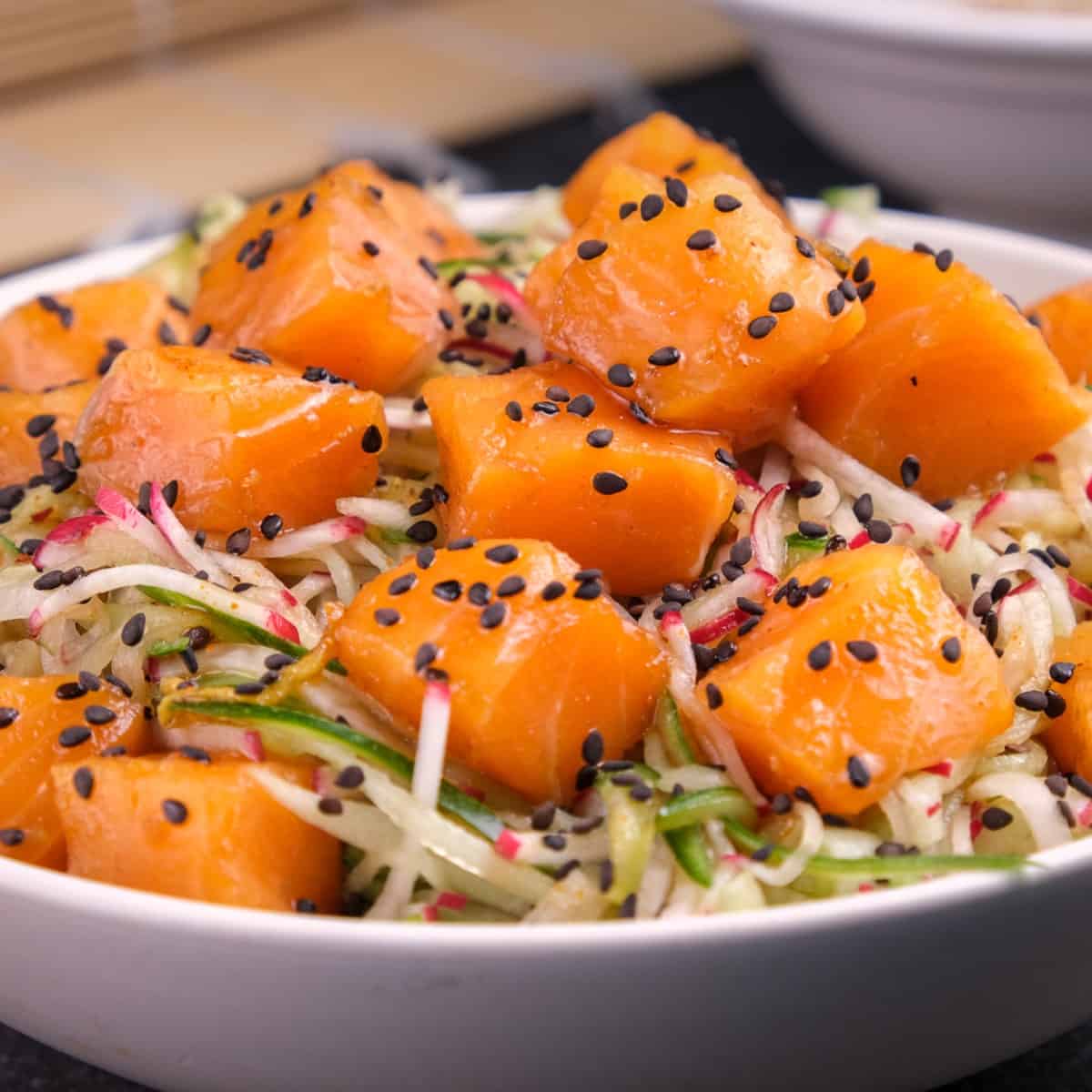Keto salmon bowl with crisp veggies and zesty dressing.