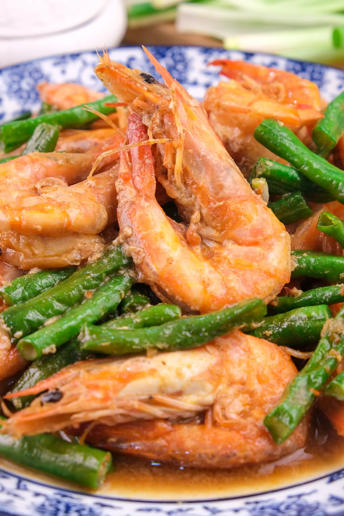 Keto shrimp stir fry with string beans in spicy sambal oelek served on a plate.
